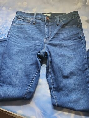 Madewell Women's Skinny Jeans in Dark Blue Denim with Brown Stitching